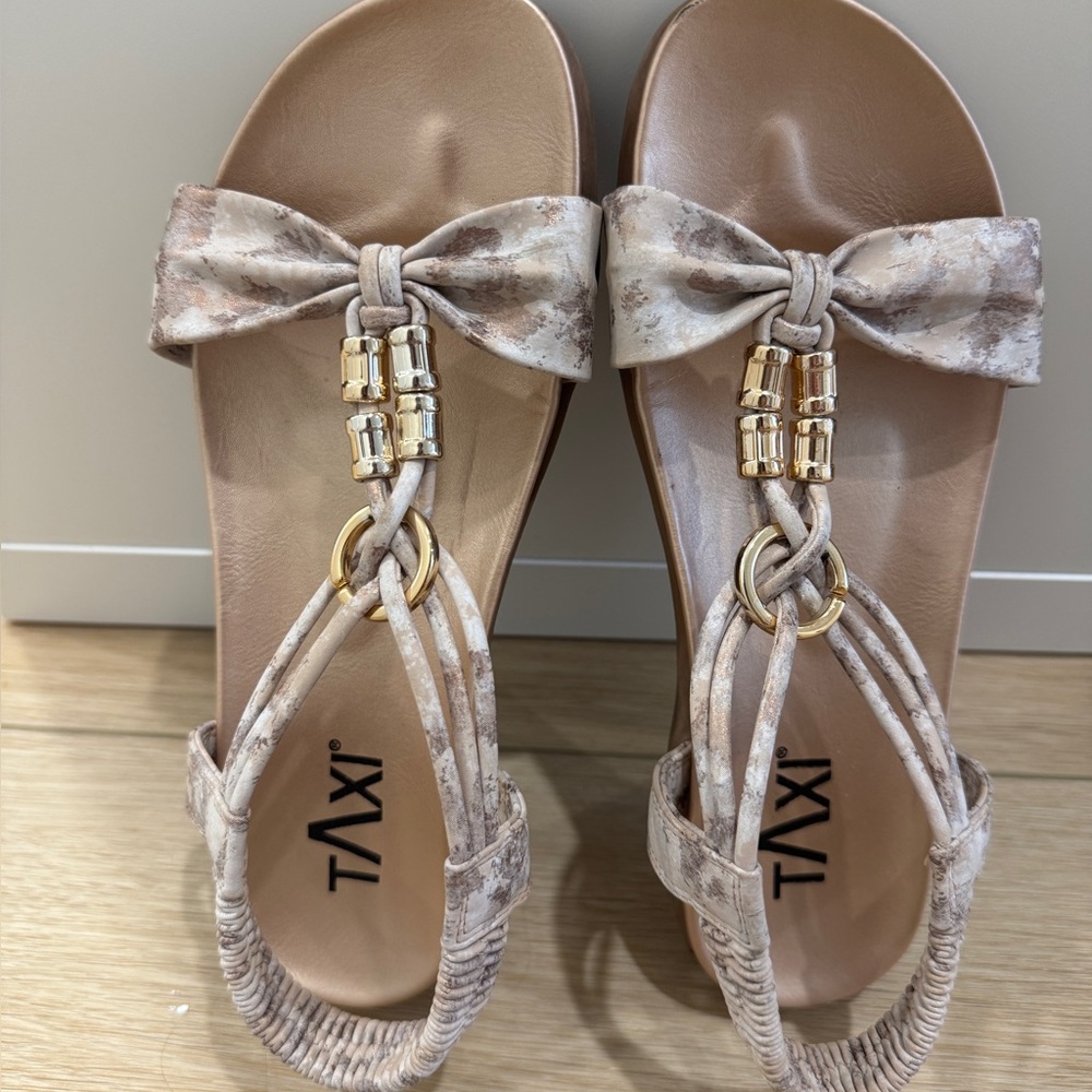 Taxi Women's Beige Sandals with Beige and Gold Bow